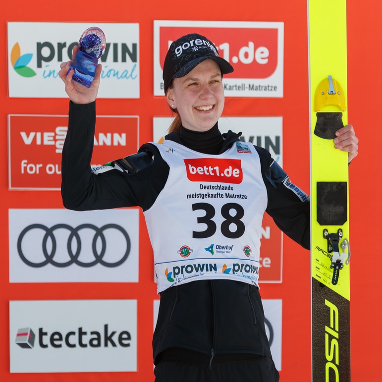 Ema Klinec, Smučarska skakalka